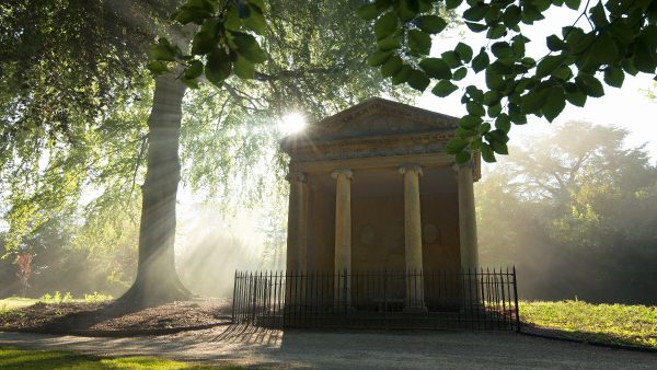 Temple of Diana Blenheim Palace where Churchill proposed to Clementine in 1908.jpg